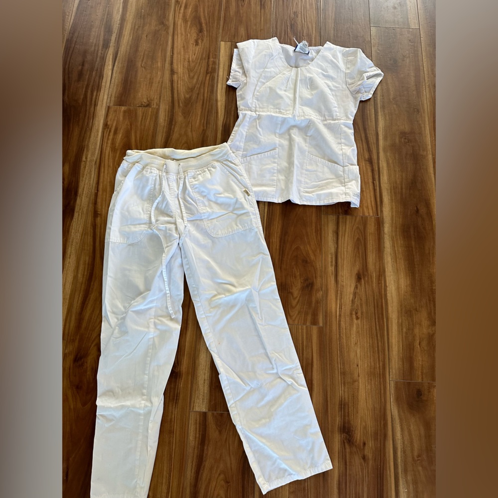 Women’s scrubs